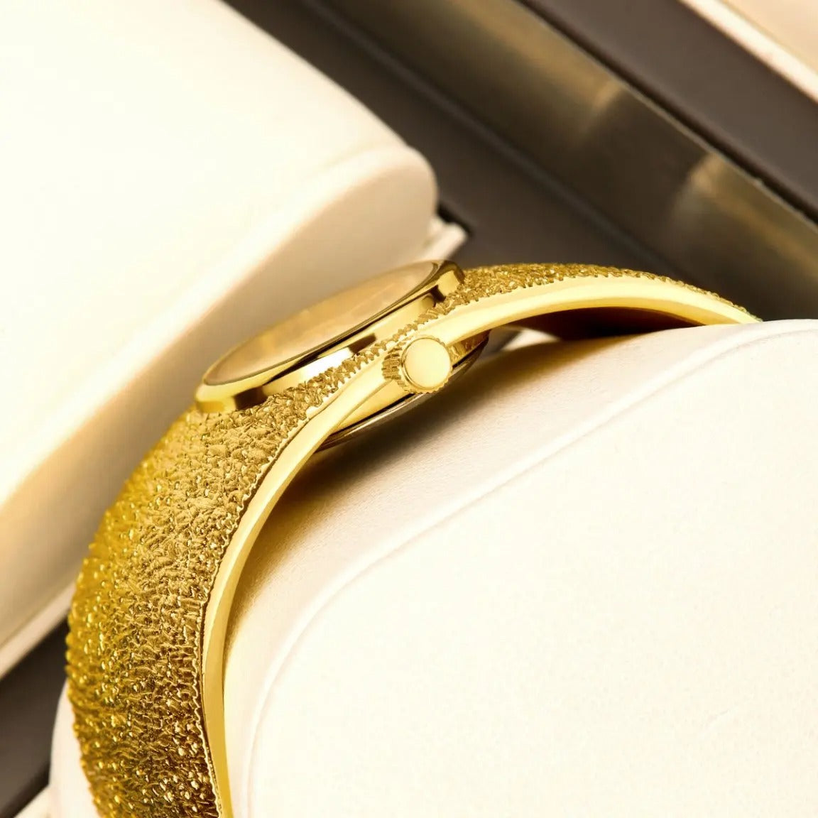 Außergewöhnliche Armbanduhr mit goldfarbenem Armteil "Orologio Al Quarzo Con Bracciale no.3151" - PITANI