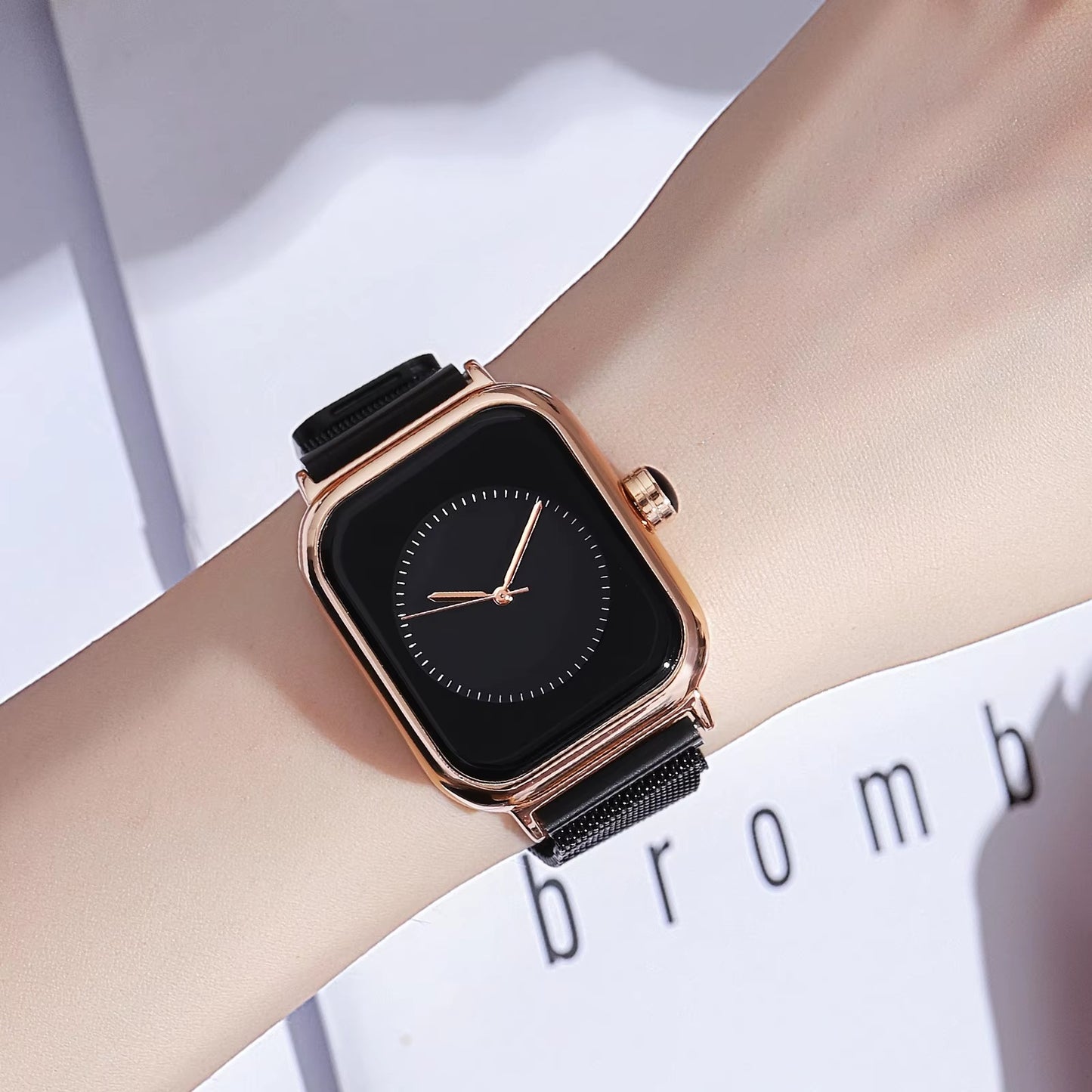 Quadratische Armbanduhr mit außergewöhnlichem Ziffernblatt "Piazza delle Donne no.5130" - PITANI