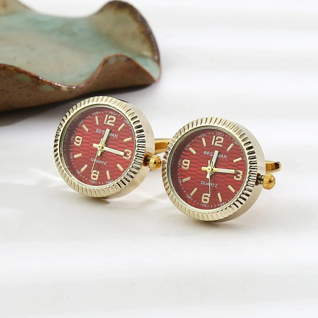Manschettenknopf Uhr – elegantes Accessoire mit integrierter Zeitanzeige, präsentiert von PITANI®