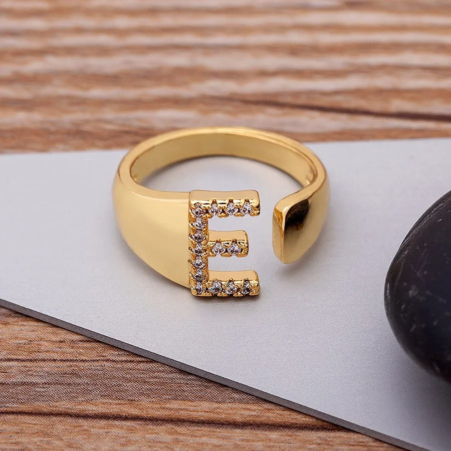 Größenverstellbarer Buchstaben Ring