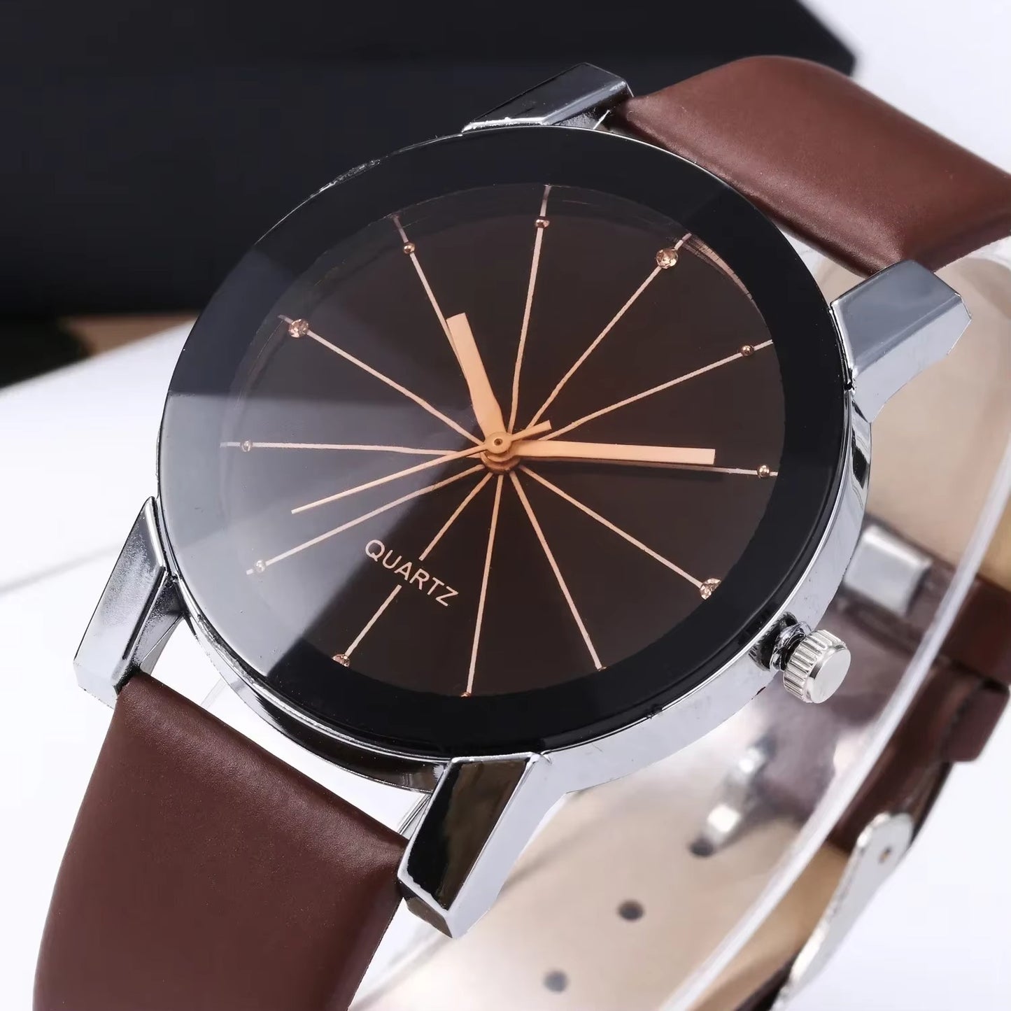 Elegante strahlenförmige Partner Armbanduhr "Bicchiere rotondo creativo no.5151" - PITANI