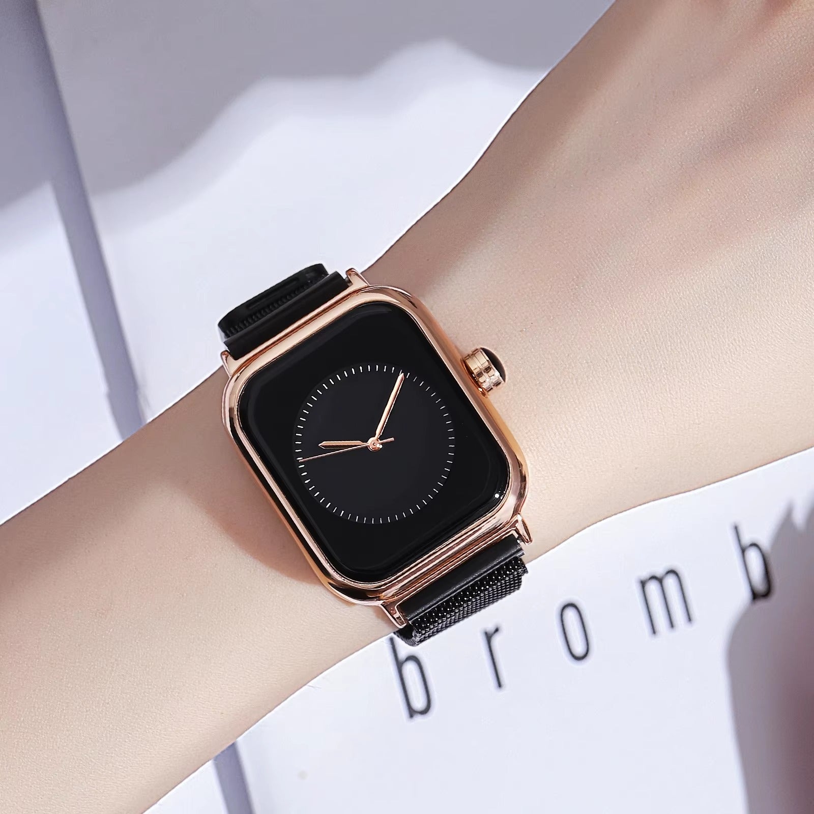 Quadratische Armbanduhr mit außergewöhnlichem Ziffernblatt "Piazza delle Donne no.5130" - PITANI