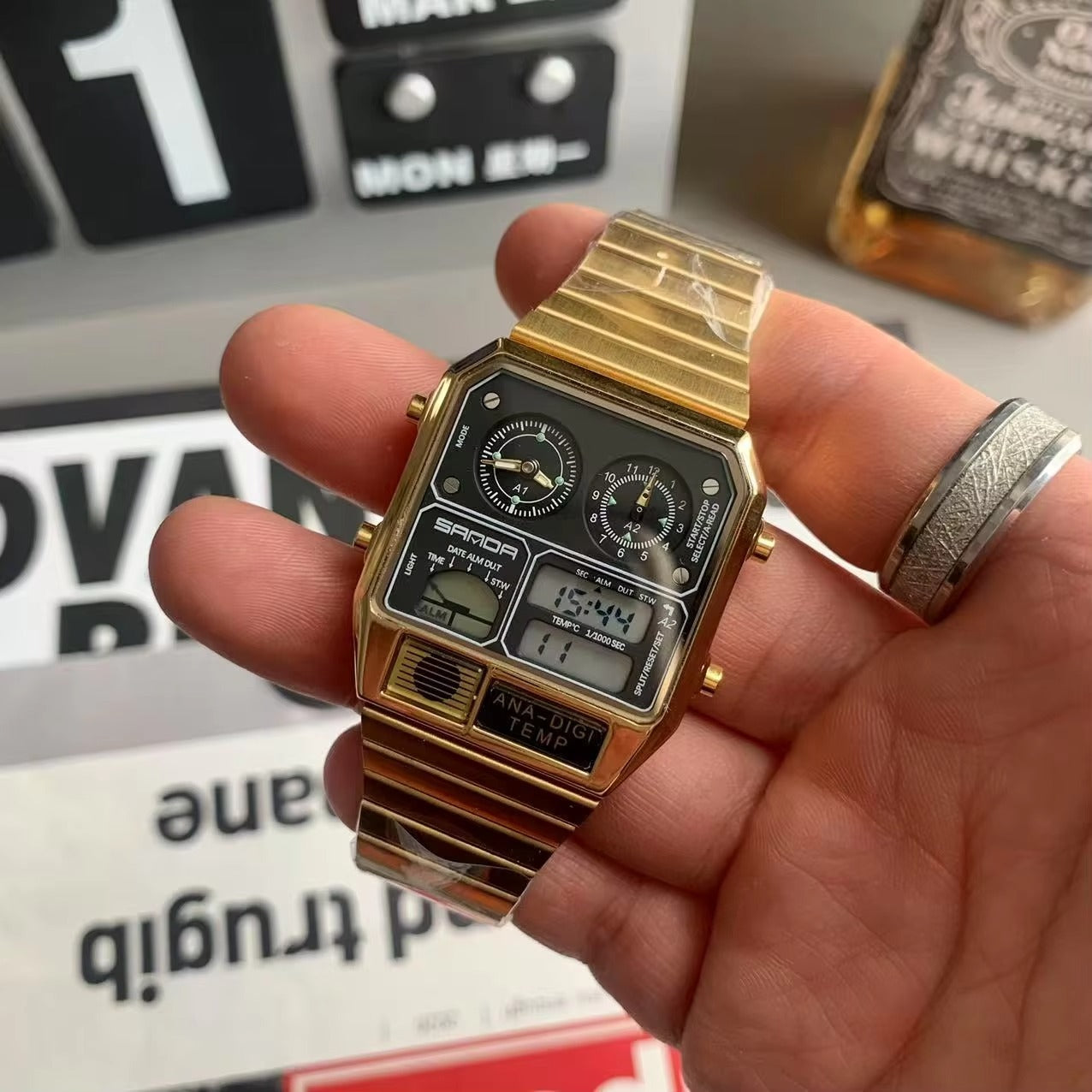 Außergewöhnliche multifunktional Retro Armbanduhr "Retro Square no.5218" - PITANI