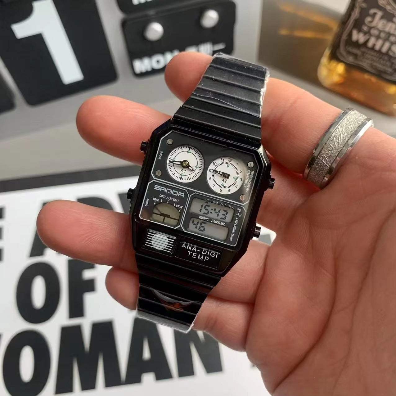 Außergewöhnliche multifunktional Retro Armbanduhr "Retro Square no.5218" - PITANI